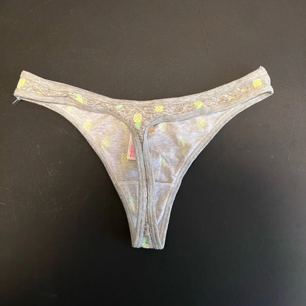 PINK Thong - Picture 2 of 3